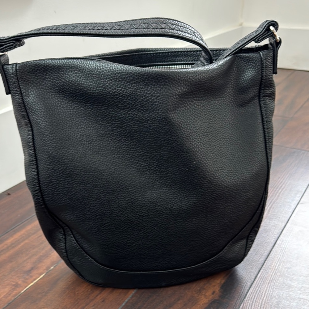 Sleek Black Hobo Bag with Curved Shape and Smooth Material